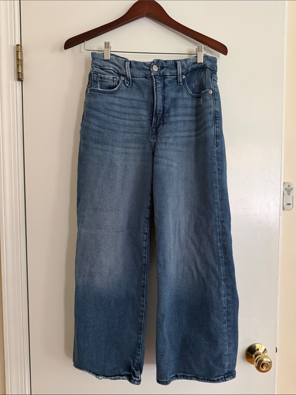 Good American Wide Leg Flare Jeans in Medium Blue Wash